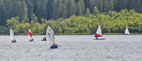 Smaller Dinghies heading for The Island